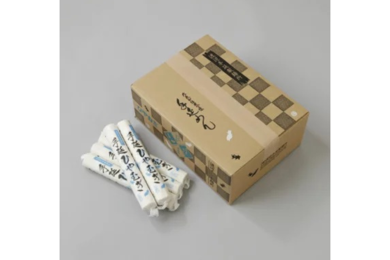 TV番組「マツコ＆有吉 かりそめ天国」紹介店　一等粉のみを使用した「金魚印」手延ひやむぎ【225ｇ×40束】／三重県 渡辺手延製麺所 高級料理店使用 冷や麦 乾麺 うどん 焼きそば パスタ あらゆる麺の代用に 生めん のような おおやち 手延べ 冷麦 金魚印 製造直売店 大矢知 伝統の味 高級手延麺 長期保存食 常温食 無添加 うまくてご麺 手延ひやむぎ 冷や麦　そうめん 225ｇ×40束入り