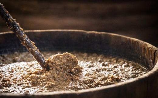 プラスティックやステンレスの桶とは異なる、「百年木桶」ならではの味わいを。創業100年以上続く、希少な木桶仕込みの伊勢藏6点セット（丸大豆醤油200ml、白醤油200ml、香るぽんず360ml、香るつゆ360ml、米麹味噌500g、赤だし500g）【天然醸造手作り、おすすめ、人気、プレミアム、高評価、刺身、詰め合わせ、ギフト、家庭、国産、調味料、寿司、魚、料理、三重県、四日市市、ふるさと納税、ANAのふるさと納税】 6点セット（醤油･味噌･他）