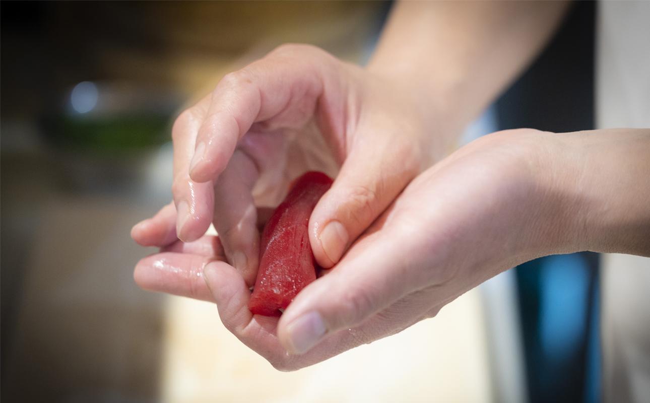 たかぎ 食事券 ￥80,000（10,000円分×8枚） 【食事券　寿司　コース　おまかせ　和食　ミシュラン　ビブグルマン　おいしい　ギフト　ディナー　プレゼント グルメ　おすすめ　家族　カップル　ペア　記念日　チケット　三重　四日市市　四日市　ふるさと納税】 80,000円分
