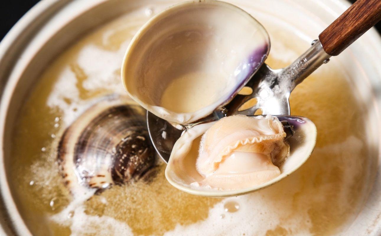 貝新畜養 活かしはまぐり （極上サイズ）2kg 木箱入り