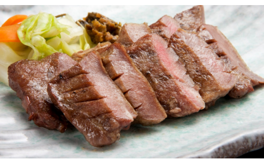 牛タンの美味しさの新境地。ごまの風味と香りの厚切り牛タン900g　試行錯誤でたどりついた、この味付け！牛タン タン肉 厚切り 胡麻油 ごま油 ゴマ油 焼肉 焼き肉 切り落とし カット済み お取り寄せ タン先 タン中 タン元 簡単料理 キャンプ 人気 厚切り牛タン 焼き肉牛タン 焼肉牛タン ごま風味 ゴマ風味 胡麻風味 BBQ 900g