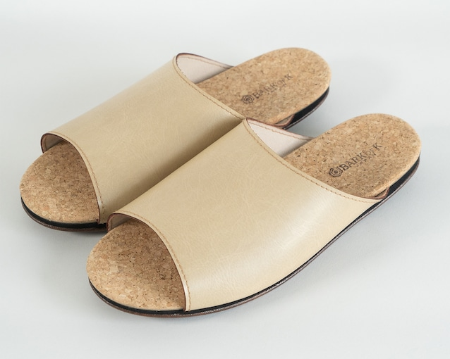 Made in Japanの高品質　ルームシューズの理想形。天然素材、静音性、高反発クッションで足にやさしい、 コルクでむれにくい、来客時も合成皮革とシンプルカラーのデザインで、さりげないセンスを！ 「バークオブケイ」コルクルームシューズ（ＬＬ・28.0cm・ベージュ） ベージュ ＬＬサイズ