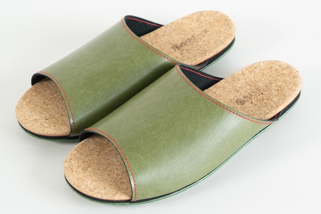 Made in Japanの高品質　ルームシューズの理想形。天然素材、静音性、高反発クッションで足にやさしい、 コルクでむれにくい、来客時も合成皮革とシンプルカラーのデザインで、さりげないセンスを！ 「バークオブケイ」コルクルームシューズ（Ｍ・25.0cm・カーキ） カーキ Ｍサイズ