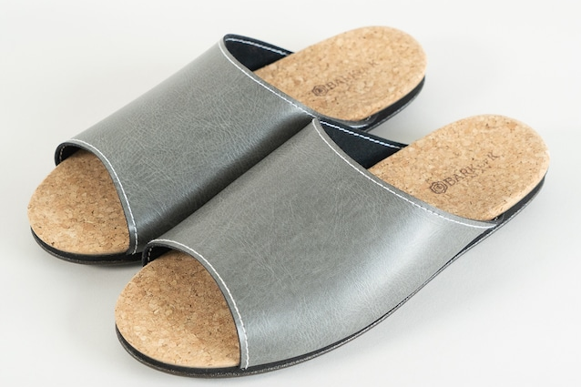 Made in Japanの高品質　ルームシューズの理想形。天然素材、静音性、高反発クッションで足にやさしい、 コルクでむれにくい、来客時も合成皮革とシンプルカラーのデザインで、さりげないセンスを！ 「バークオブケイ」コルクルームシューズ（Ｍ・25.0cm・グレー） グレー Ｍサイズ