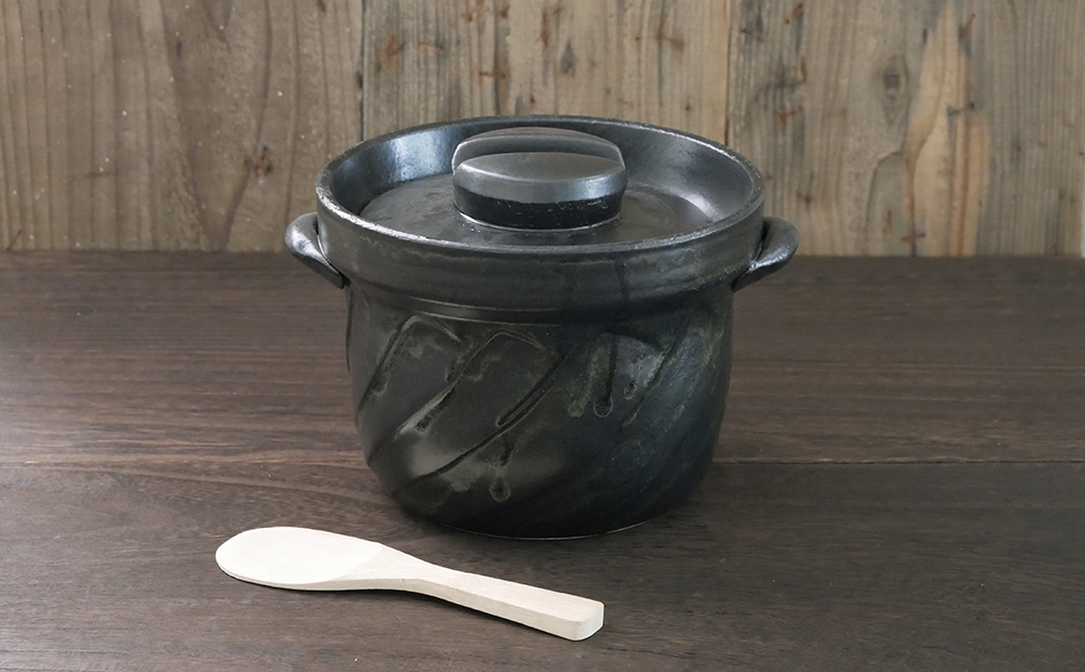 【萬古焼（ばんこやき）】捻れ３合ごはん鍋　黒（しゃもじ付） 黒