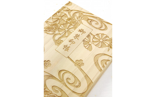 1013伊勢の檜の御朱印帳　流水に花　御朱印帳 伊勢志摩 贈り物 神社仏閣 檜 和柄 彫刻