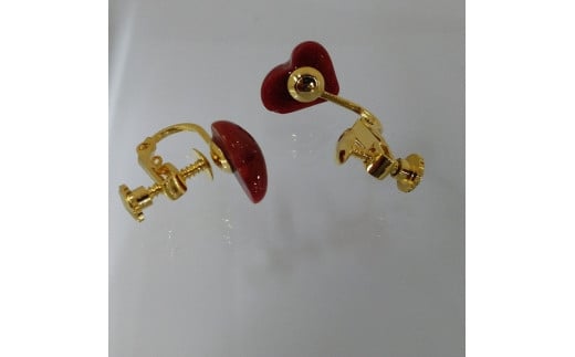 1062珊瑚イヤリング・ハート