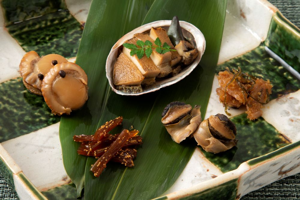 1765　〈伊勢せきや〉御食つくに　椿　アワビ  貝 つぼやき  ギフト 帆立 佃煮 ごはんのお供 子持しぐれ お茶漬け