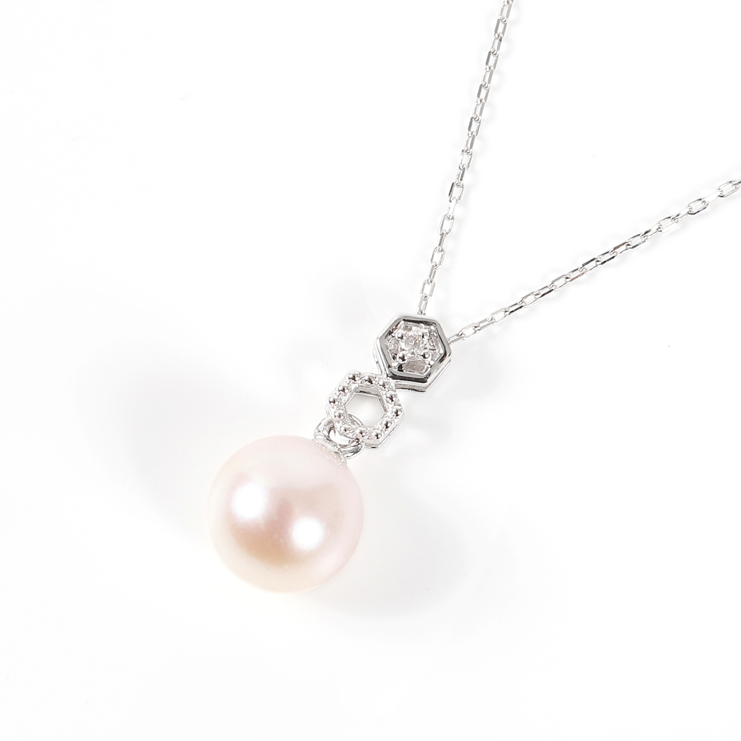 1783　プラチナあこや本真珠ダイヤモンドペンダント　ハニカム　あこや真珠 本真珠 伊勢志摩　伊勢市 アクセサリー フォーマル カジュアル ジュエリー プラチナ ダイヤモンド 綺麗 ギフト お洒落 かわいい ハニカム