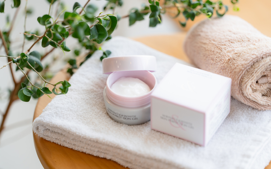 1973 ミキモト　コスメティックス　リンクル＆ホワイト　スキンパーフェクション　ジェルN　3個セット（エッセンスマスクLX　2枚付き）　御木本製薬 伊勢志摩産真珠成分 オールインワン スキンケア 医薬部外品 シワ改善 美白 無香料 無着色 パラベン不使用 アルコールフリー アレルギーテスト済み ベタつきなし しっとり　シート状美容マスク2枚付