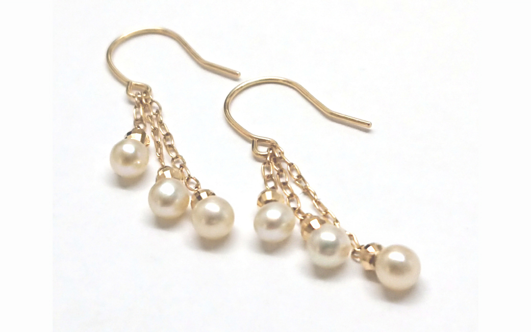 619　アコヤ真珠K18ピアス　極小ベビーパール2.5mmup6個付 ピアス 真珠ピアス パールピアス 真珠 パール K18 ゴールド 18金 アコヤ真珠 あこや真珠 アコヤパール ベビーパール 2.5mm 6個付 2.5mmup ジュエリー 貴金属 宝石 ブラ下がり ぶらさがり 伊勢市 伊勢 伊勢志摩 ギフト 贈り物 結婚式 入学式 卒業式