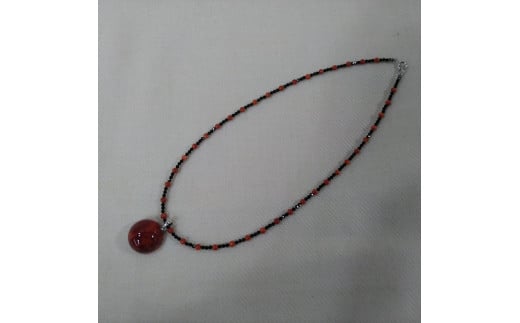 1060珊瑚ネックレス・ドーム（珊瑚・ブラックスピネル）