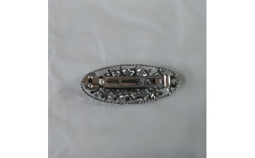 1618　珊瑚髪留め・小判（ムラサキ）