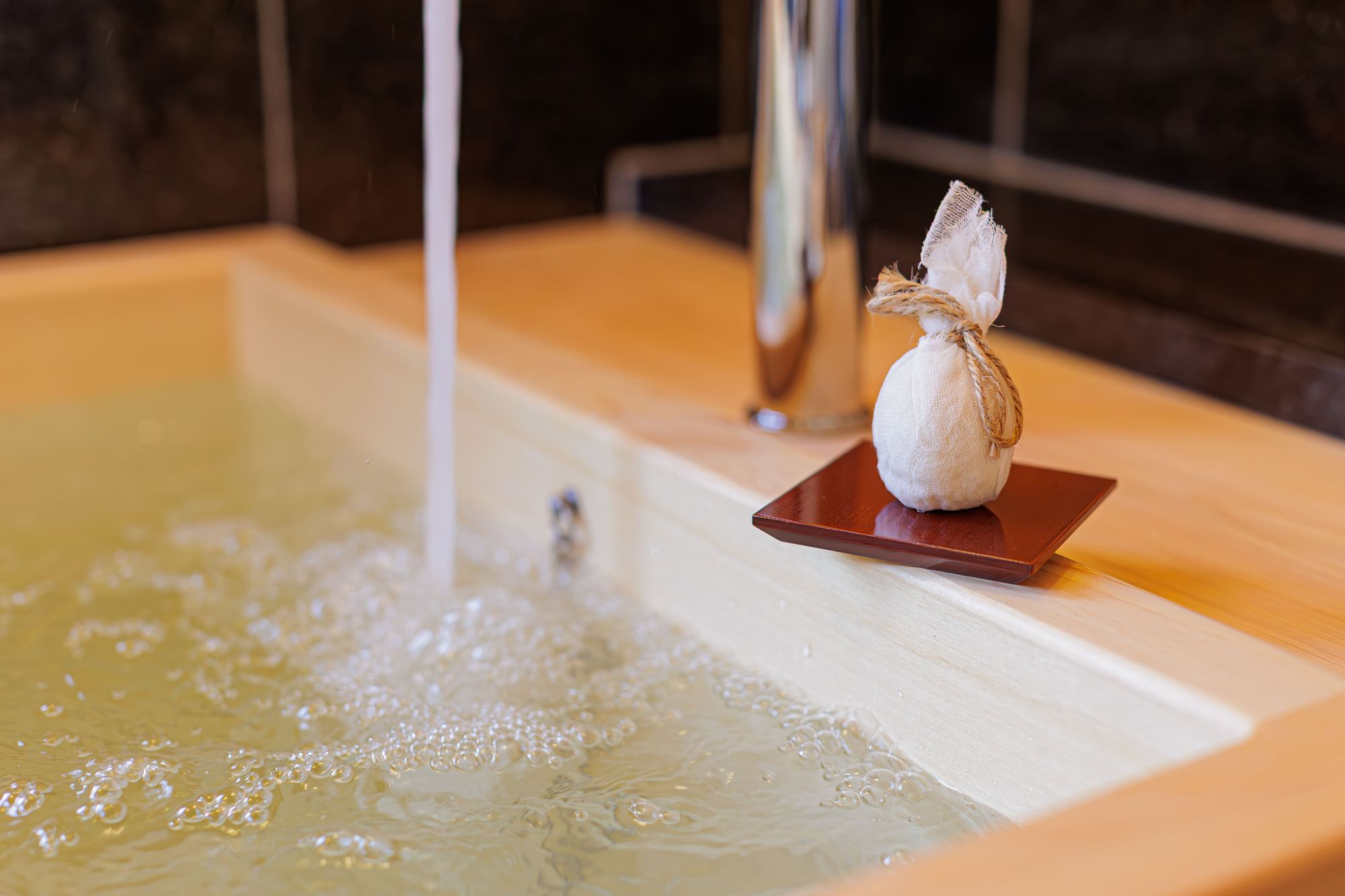 1822 NIPPONIA HOTEL伊勢河崎 商人町 ギフト券 9,000円 伊勢 河崎 伊勢神宮 参拝 巡礼 宿泊 ホテル 旅行 観光 宿泊チケット ギフト券 NIPPONNIA 癒し 歴史