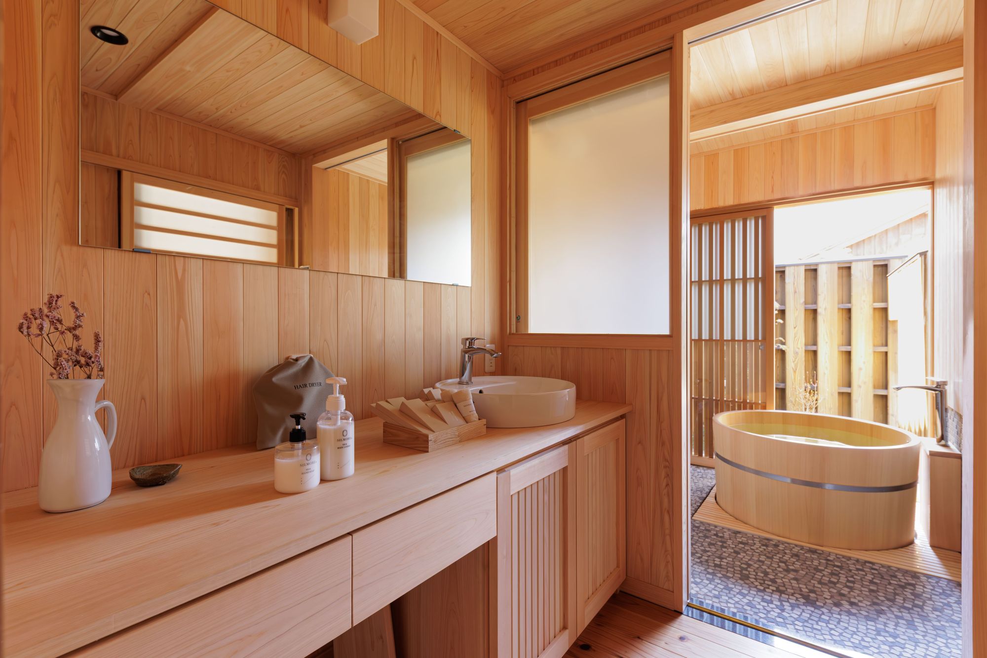 1825 NIPPONIA HOTEL伊勢河崎 商人町 ギフト券 45,000円　伊勢 河崎 伊勢神宮 参拝 巡礼 宿泊 ホテル 旅行 観光 宿泊チケット ギフト券 NIPPONNIA 癒し 歴史