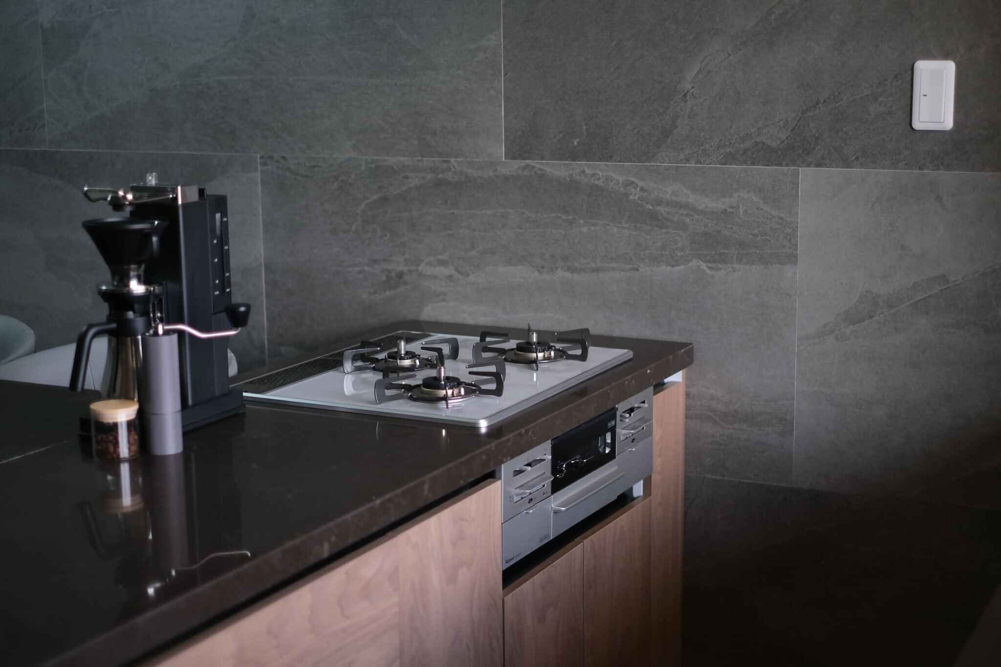 2011 【平日限定宿泊券】1棟貸切 プラフィーノリゾートヴィラ（2名様分）　三重県　家族　温泉　伊勢　ペット　犬　グランピング　リゾート　伊勢神宮　観光　　1棟貸し　キッチン付き　 バーベキュー　夫婦岩　海水浴　グループステイ　コンドミニアム　貸し別荘　ゲストハウス　駐車場付き　 オーシャンビュー