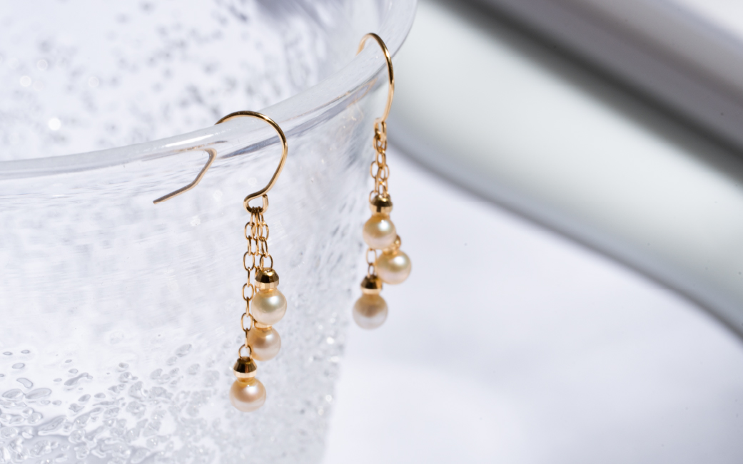 619　アコヤ真珠K18ピアス　極小ベビーパール2.5mmup6個付 ピアス 真珠ピアス パールピアス 真珠 パール K18 ゴールド 18金 アコヤ真珠 あこや真珠 アコヤパール ベビーパール 2.5mm 6個付 2.5mmup ジュエリー 貴金属 宝石 ブラ下がり ぶらさがり 伊勢市 伊勢 伊勢志摩 ギフト 贈り物 結婚式 入学式 卒業式