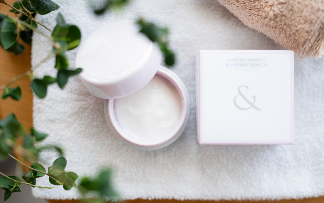 809 ミキモト　コスメティックス　リンクル＆ホワイト　スキンパーフェクション　ジェル 御木本製薬 老舗化粧品会社 伊勢製造 伊勢志摩産真珠成分（保湿成分） 伊勢の水 超純水 オールインワン スキンケア 簡単 多機能 医薬部外品 シワ改善 美白 薬用 無香料 無着色 パラベン不使用 鉱物油不使用 アルコールフリー アレルギーテスト済み 65g 約1.5ヶ月分　ベタつきなし しっとり