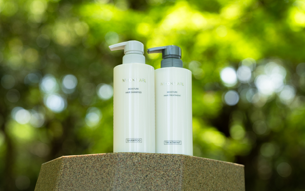 1529　ムーンパール　モイスチャー　ヘアケアセット ミキモトグループ 御木本製薬 老舗化粧品会社 ムーンパール 2点セット　シャンプー トリートメント 伊勢製造 伊勢志摩産真珠成分（保湿成分） 伊勢志摩産海藻成分（保湿成分） 伊勢の水 超純水 ノンシリコン パラベンフリー ホテルアメニティ 各400ml フローラルの香り うるおい ツヤ 髪と地肌 エイジングケア