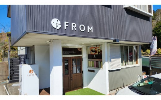 1551 贅沢 伊勢茶　たっぷり チーズテリーヌ 1本 FROM 伊勢志摩 ふるさと納税 スイーツ チーズケーキ デザート 菓子 お菓子 テリーヌ 濃厚 専門店 冷凍 プチ贅沢  卵 生クリーム バター メープル ギフト 贈答 お祝い ご褒美 伊勢市