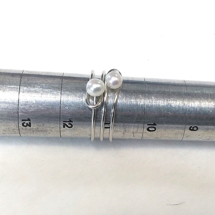 1793　リング・ダブルパール（ボタン）銀色　真珠 指輪 アクセサリー 母の日のプレゼント キュートなリング カジュアルアクセサリー 装飾品 オシャレアイテム クリスマスプレゼント 淡水パール 愉しい贈り物 ポピュラーアクセサリー 自分へのご褒美 ピッタリフィット