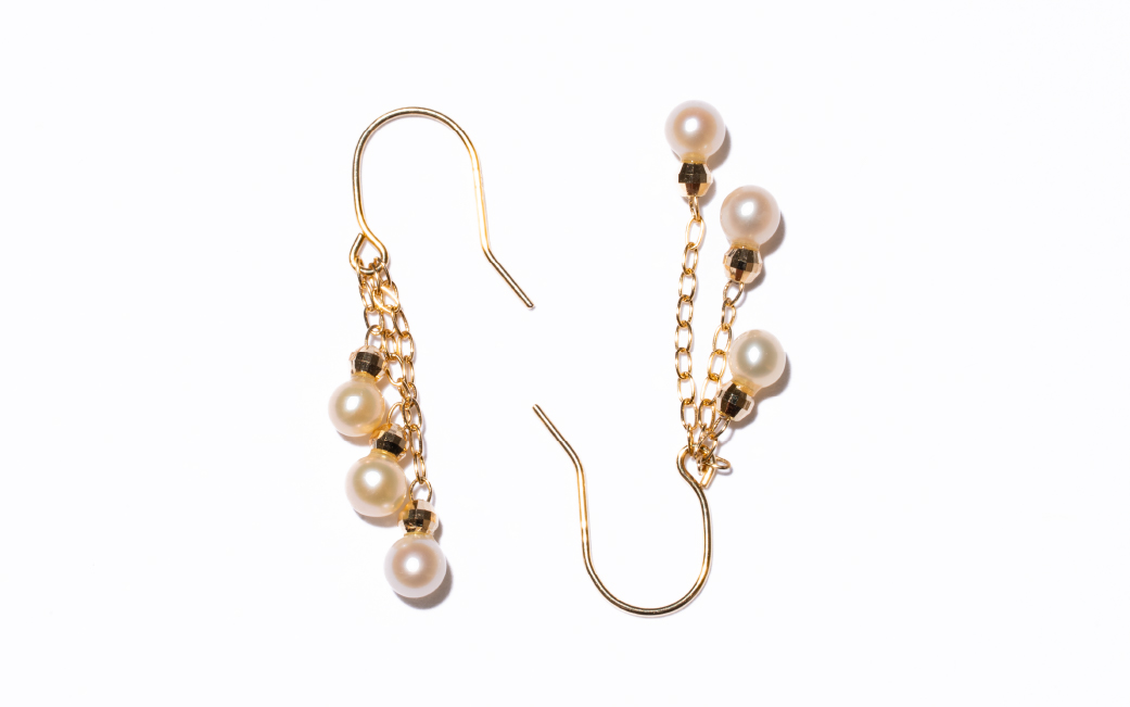 619　アコヤ真珠K18ピアス　極小ベビーパール2.5mmup6個付 ピアス 真珠ピアス パールピアス 真珠 パール K18 ゴールド 18金 アコヤ真珠 あこや真珠 アコヤパール ベビーパール 2.5mm 6個付 2.5mmup ジュエリー 貴金属 宝石 ブラ下がり ぶらさがり 伊勢市 伊勢 伊勢志摩 ギフト 贈り物 結婚式 入学式 卒業式