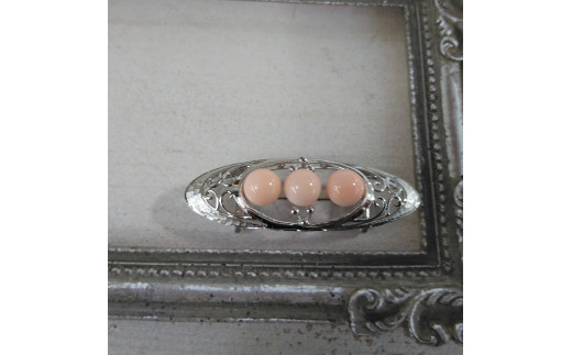 1616　珊瑚帯留め・3珠