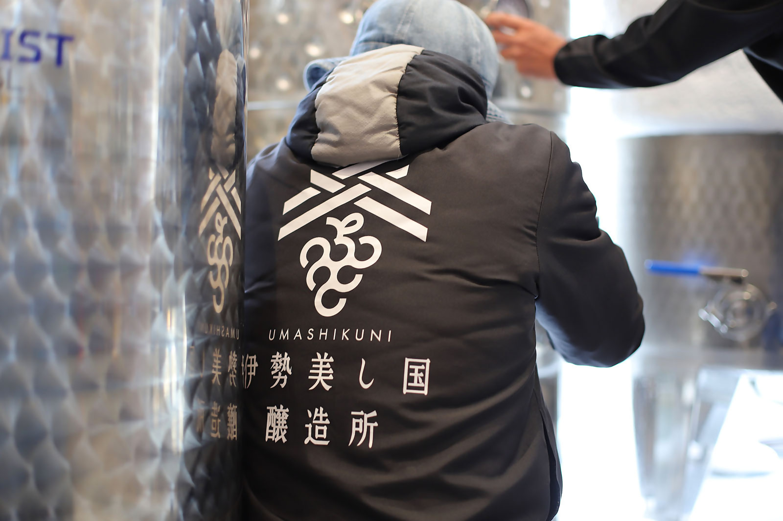 2024 伊勢美し国ギフトセット～美し国オレンジ・ハーフボトル＆KAMABOKO Blanc～オレンジワイン1本（375ml）＆蒲鉾1本（約300g)　日本ワイン 酒 グルメ 高級 人気 伊勢志摩 伊勢 オススメ 食 美食 老舗 おいしい