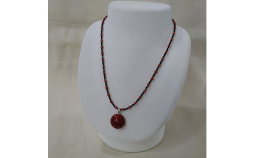 1060珊瑚ネックレス・ドーム（珊瑚・ブラックスピネル）