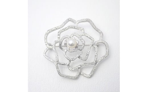 298 アコヤ真珠ブローチ(バラモチーフ)