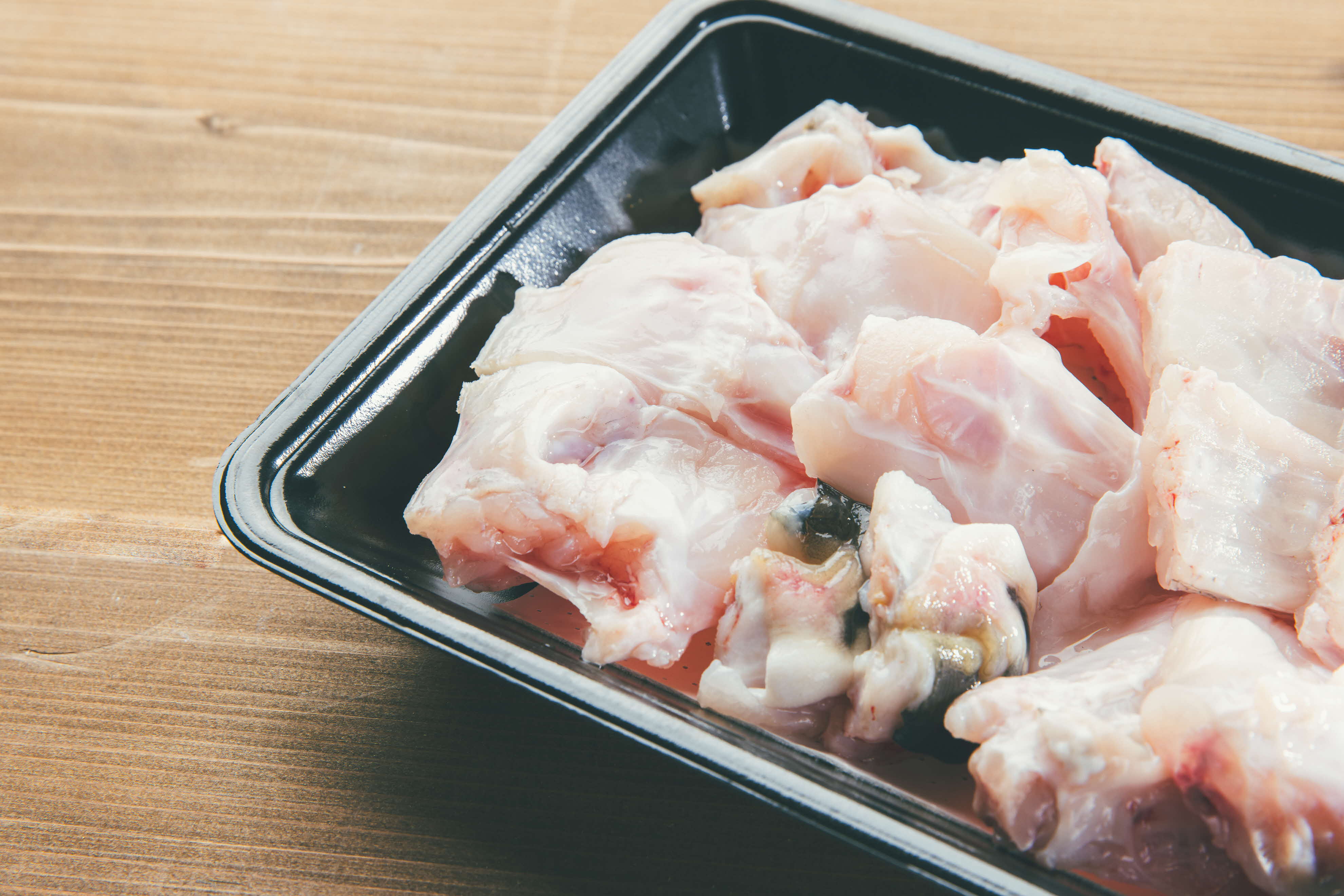 【1.1-11】お鍋や唐揚げなど用途たくさん！「とらふぐあら」と「ひれ」セット（2匹分）