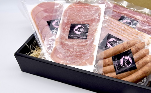 【1.6-29】 松阪豚 ハム 加工品 ５種類 セット 松阪豚専門店 まつぶた ブランド 生ハム ウインナー もも 肉 BBQ パーティー バーベキュー キャンプ 豚肉 ポーク ぶた肉 三重県 松阪