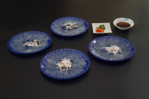 【3.5-2】とらふぐ刺身4人前(特製ポン酢付)と松阪牛すきやきモモ500ｇ(特製すき焼きタレ付)