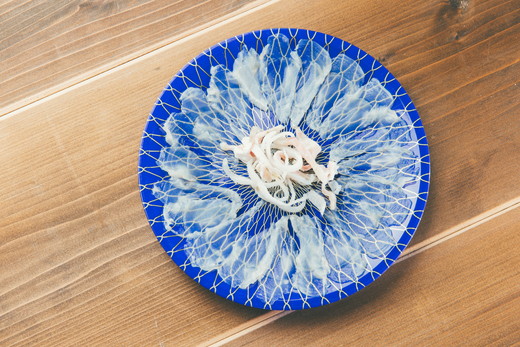 【4.4-4】とらふぐ刺身4人前(特製ポン酢付)と松阪牛すきやきロース400ｇ(特製すき焼きタレ付)