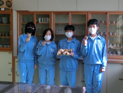 【1-280】地元中学生考案のオリジナルレシピ付き！原木生しいたけ約1kgセット【三重県松阪産】