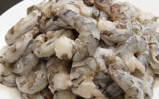 【1.1-15】ブラックタイガーむき身（背ワタ処理済み）　特大サイズ1kg（解凍時800g前後）特製エビチリソース付き