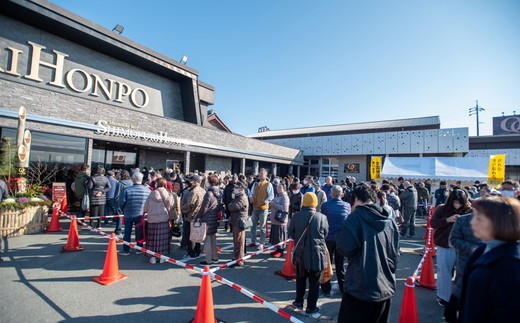 松阪牛 しゃぶしゃぶ ロース・肩ロース 500g ギフト箱入り (牛肉 ブランド牛 高級 和牛 国産牛 松阪牛 松坂牛 牛肉 人気 おすすめ 松阪市 神戸牛 近江牛 に並ぶ 日本三大和牛)【002338】