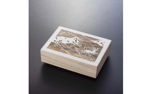 伊勢型紙文様の宝箱＜波にうさぎ＞収納　卓上整理