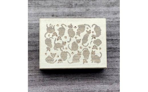 伊勢型紙文様の宝箱＜縁起ねこ＞卓上を飾る小箱　収納　卓上整理