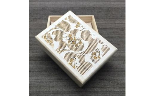 伊勢型紙文様の宝箱＜桜に巴＞収納 卓上整理