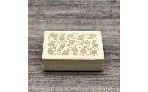 伊勢型紙文様の宝箱＜縁起ねこ＞卓上を飾る小箱　収納　卓上整理