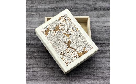伊勢型紙文様の宝箱＜雪華＞卓上を飾る小箱　収納　卓上整理