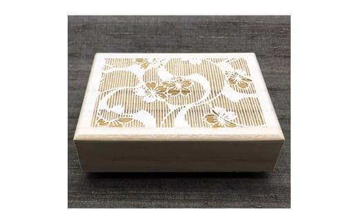 伊勢型紙文様の宝箱＜桜に巴＞収納 卓上整理