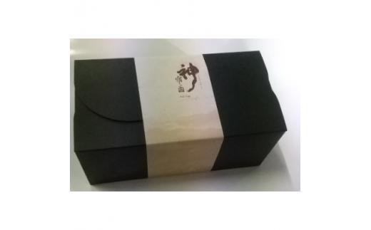 お茶屋がこだわりぬいた伊勢棒焙じ茶ロールケーキ　