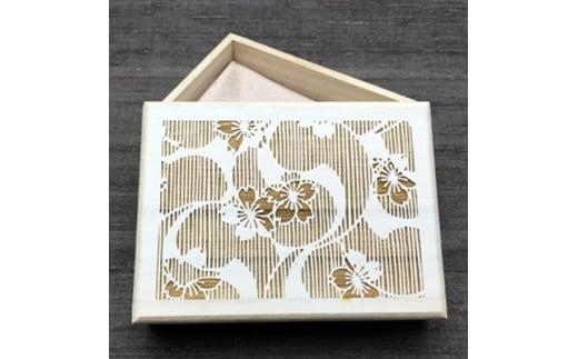 伊勢型紙文様の宝箱＜桜に巴＞収納 卓上整理