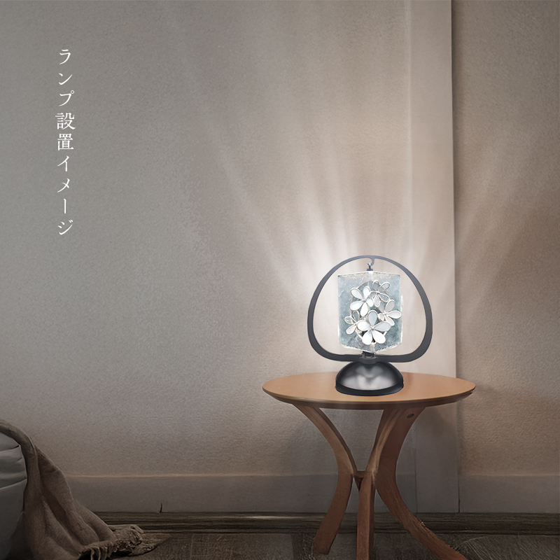 【ステンドグラス】レトロなお花のランプ （白）