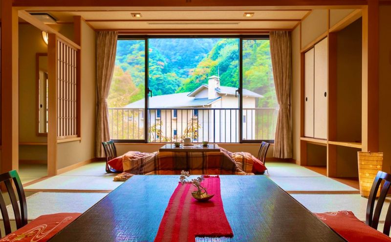 伊賀のかくれ宿 赤目温泉隠れの湯 対泉閣で使える　100,000円分宿泊ギフト券（赤目四十八滝招待券 2名様分付き）