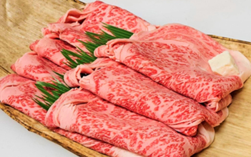 希少和牛 熊野牛特上モモ すき焼き用 約500g ＜冷蔵＞　下岡精肉店 熊野牛 モモ 霜降り【sim102A】