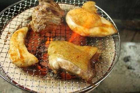 地鶏 鶏肉 とっておき地鶏 1羽セット メス 700g以上 モモ肉 むね肉 ササミ肉 各2枚 肉 鶏肉 鳥肉 とり肉 地鶏 焼き鳥 焼鳥 炭火焼鳥 炭火焼き もも肉 むね肉 ささみ 惣菜 おかず 小分けパック 国産 名古屋コーチン 伊勢赤どり 三重県 熊野市【frsn0006】