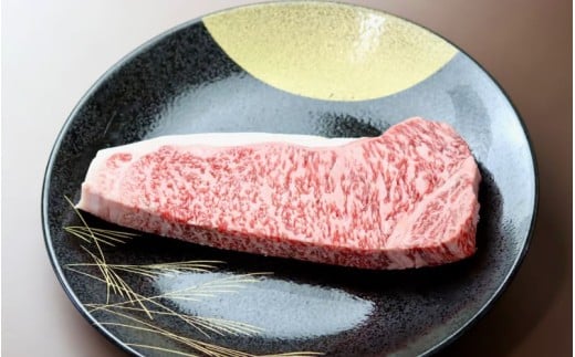 【全3回】美熊野牛 定期便G ＜すき焼きしゃぶしゃぶ用ロース＆赤身モモ肉 400g・サーロインステーキ 300g×1枚・焼肉用6種食べ比べ 500ｇ＞  牛肉 肉 ブランド牛 和牛 黒毛和牛 国産牛 すき焼き しゃぶしゃぶ 赤身 赤身肉 ステーキ サーロイン 焼肉 肉定期便 人気 希少 おすすめ 三重県 熊野市【okad-tkb0017】